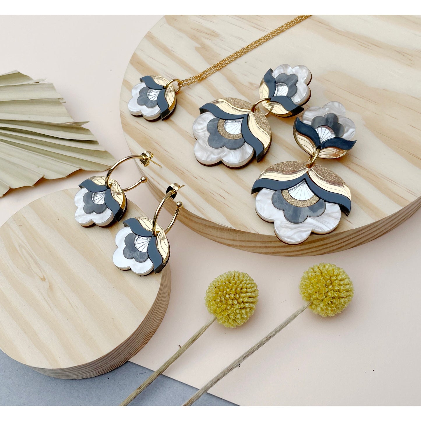 Anna Floral Hoop Earrings in Metallic