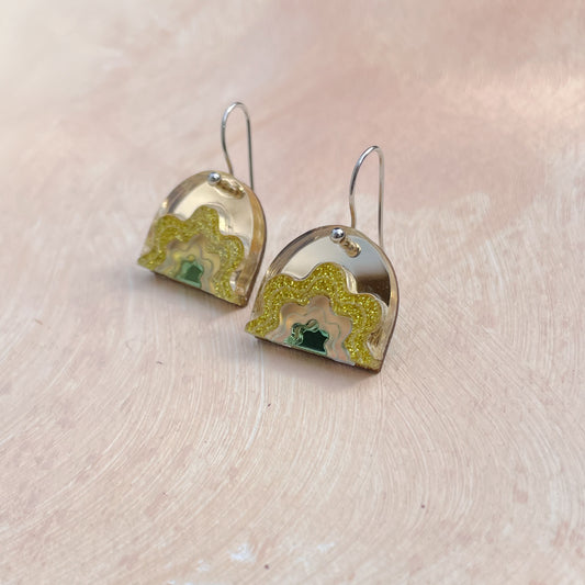 Mini Wiggle Arch Drop Earrings in Gold