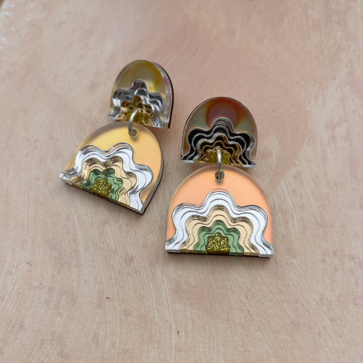 SAMPLE / SECOND: Wiggle Arch Drop Earrings in Frost Iridescent