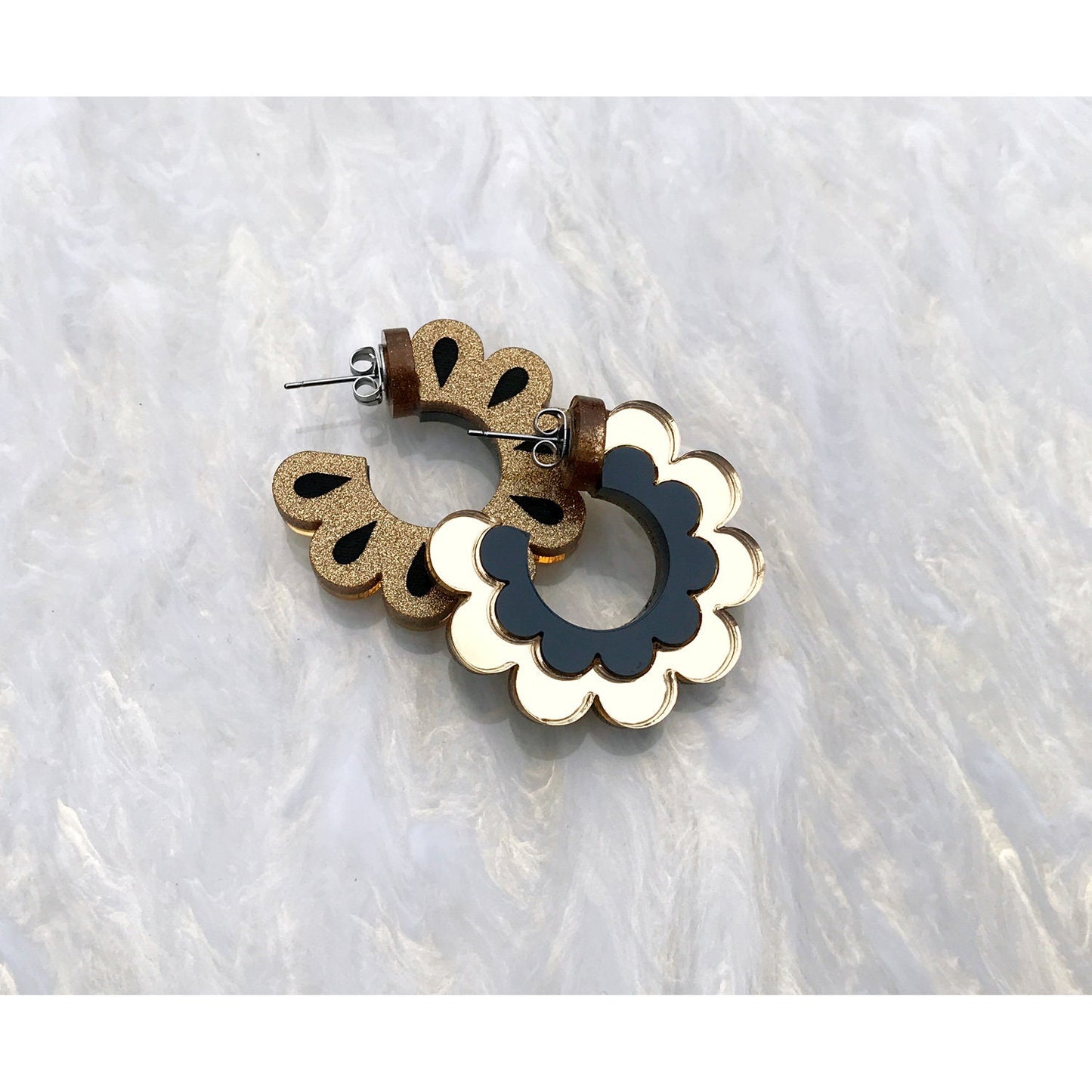 Scalloped Hoop Earrings in Gold