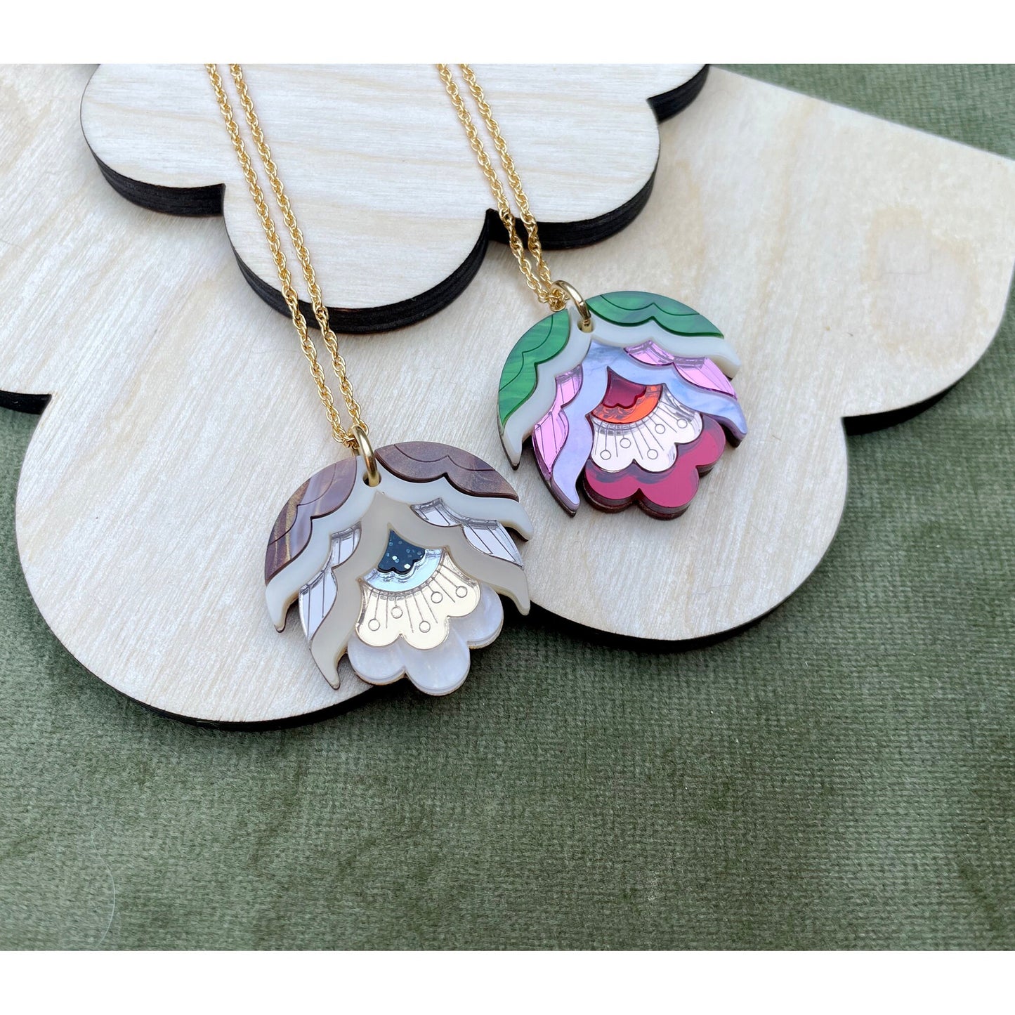Nell Retro Flower Pendant Necklace