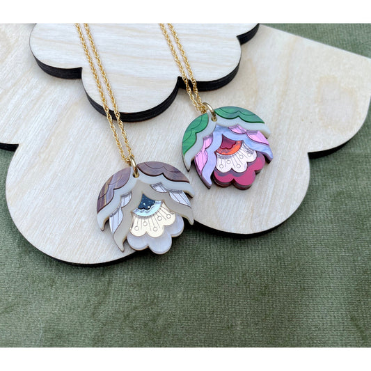 Nell Retro Flower Pendant Necklace