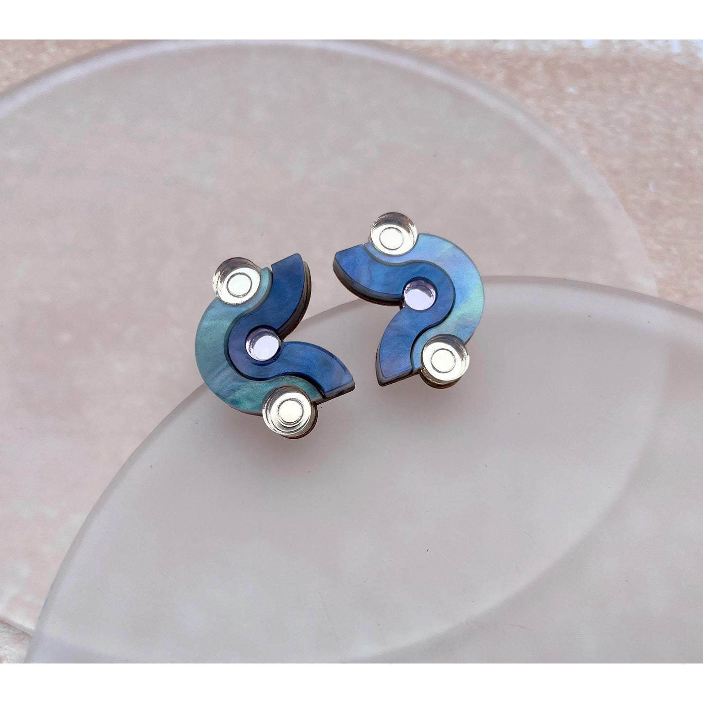Wiggle Dot Stud Earrings