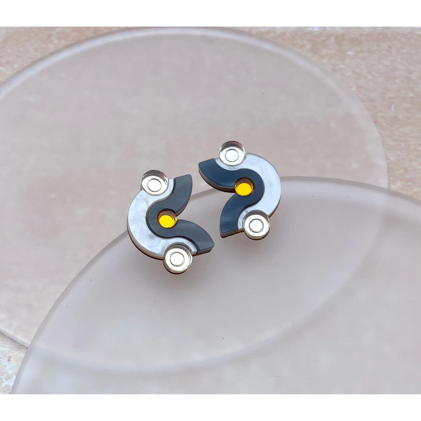 Wiggle Dot Stud Earrings
