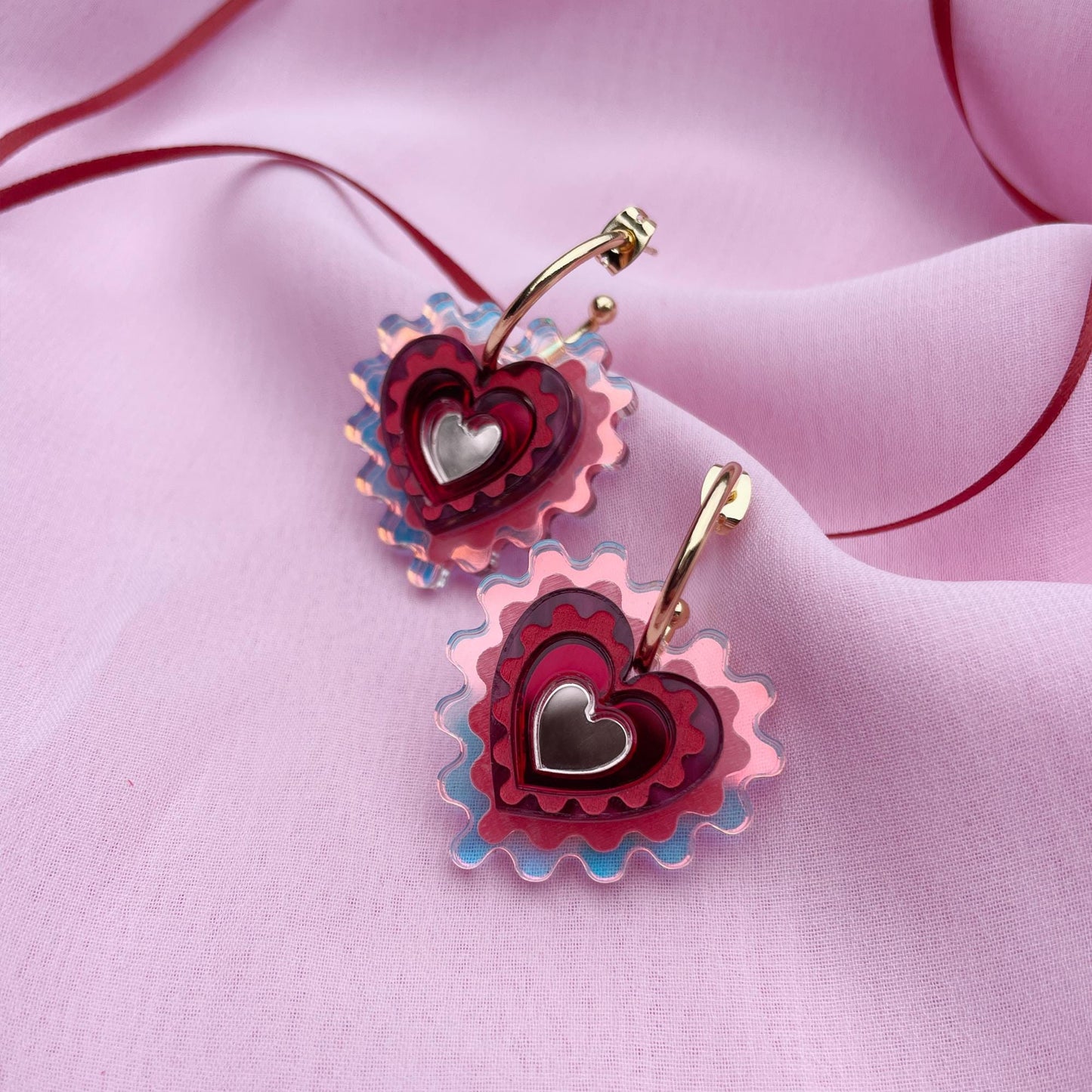 Iridescent Wiggle Heart Hoop Earrings in Wine