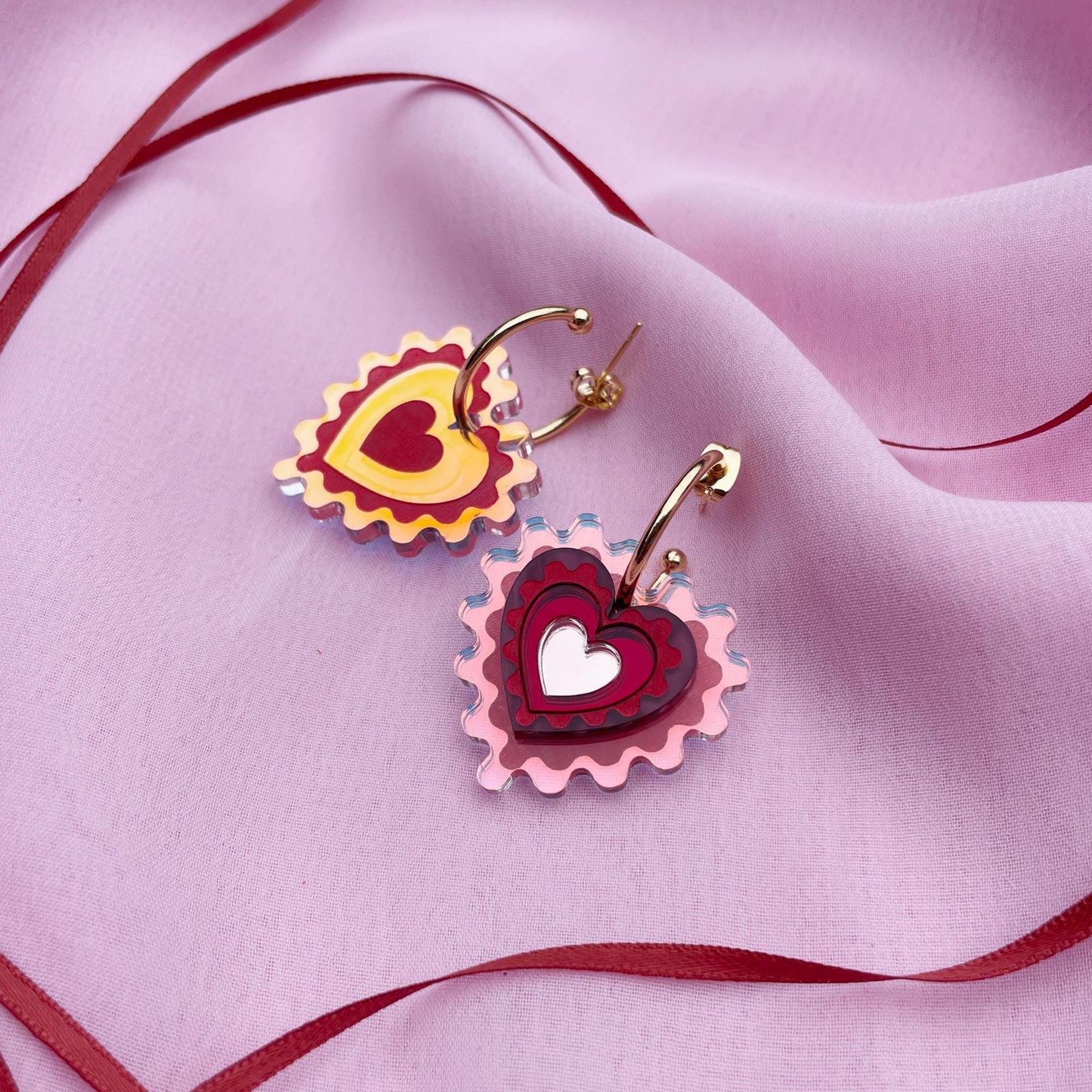Iridescent Wiggle Heart Hoop Earrings in Wine